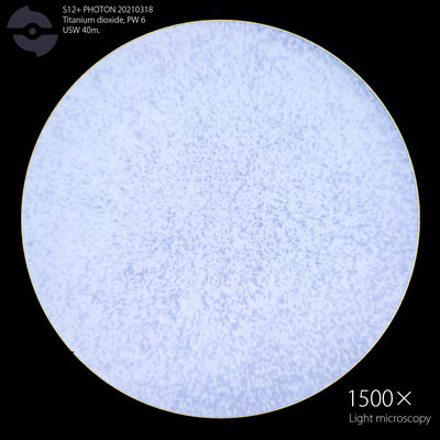 【写真４】超音波照射後の「PHOTON」Titanium White 酸化チタン顔料一次粒子群。(1500倍 光学顕微鏡写真)