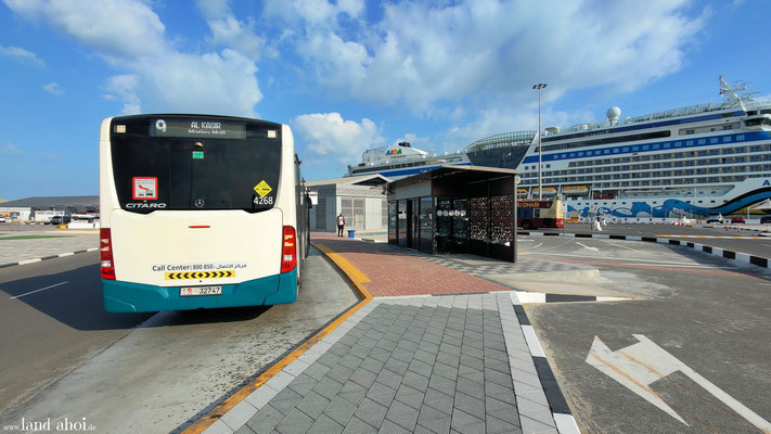 Abu Dhabi Bus Stop am Hafen