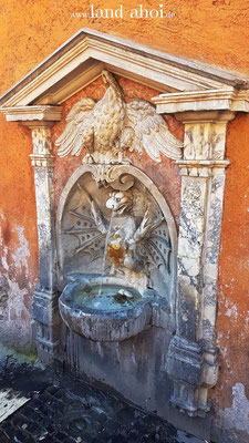 ein Nasoni Trinkwasserbrunnen