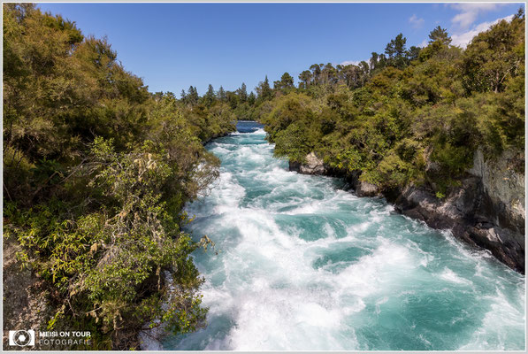 Huka Falls bei Taupo  |  Canon EOS R6, Canon RF 24-70mm F2.8L IS USM (24 mm), ISO 800, 1/2500s, f/10