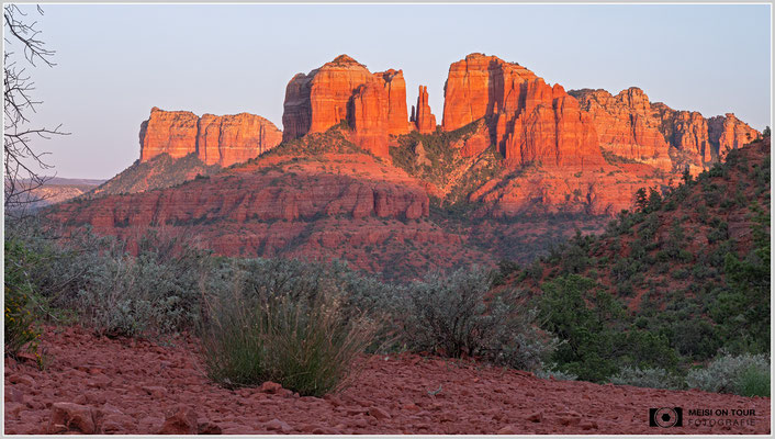 Cathedral Rock in Sedona | Nikon Z8, NIKKOR Z 24-120 mm 1:4 S (90 mm), ISO 100, 2s, f/8 Stack 35 Bilder