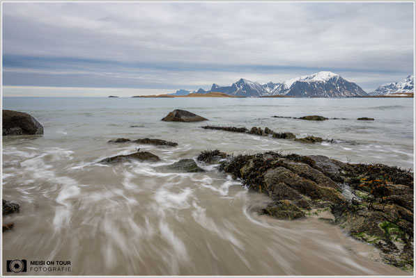 Strand bei Fredvang | Nikon Z9, NIKKOR Z 24-120 mm 1:4 S (27 mm), ISO 64, 1/3s, f/20