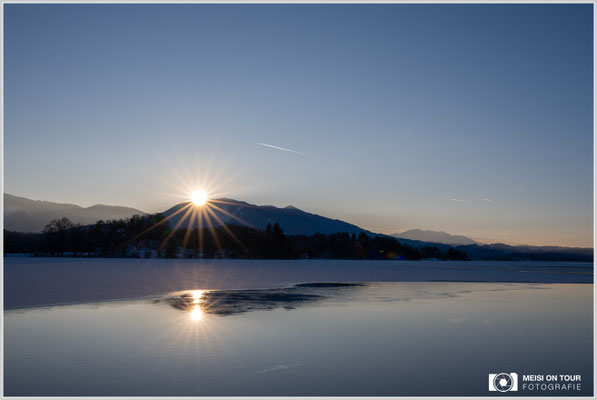 Sonnenuntergang am teilweise zugefrorenen Staffelsee  |  Nikon Z8, NIKKOR Z 24-120 mm 1:4 S (33 mm), ISO 100, 1/100s, f/18