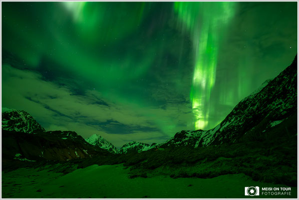 Nordlichter am Haukland Strand | Nikon Z9, NIKKOR Z 20 mm 1:1,8 S, ISO 3200, 2s, f/2,2