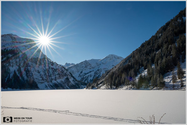 Zugefrorener Vilsaplsee  |  Nikon Z8, NIKKOR Z 24-120 mm 1:4 S (24 mm), ISO 100, 1/3s, f/18