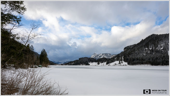 Zugefrorener Haldensee im Tannheimer Tal  |  Nikon Z8, NIKKOR Z 24-120 mm 1:4 S (24 mm), ISO 100, 1/40s, f/18
