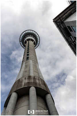Fernsehturm von Auckland  |  Canon EOS R6, Canon RF 24-70mm F2.8L IS USM (24 mm), ISO 100, 1/160s, f/16