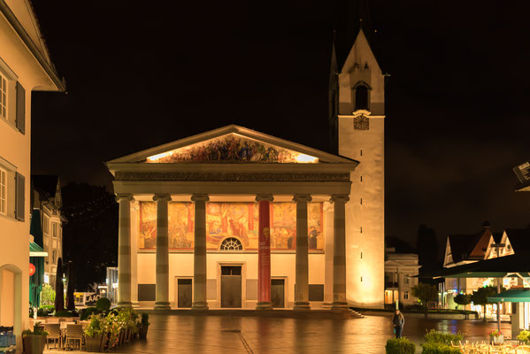 Stadtpfarrkirche St. Martin im klassizistischen Stil. 