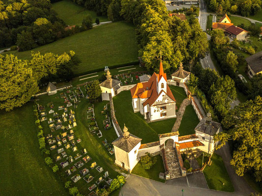 Loretokapelle, Initienkapellen