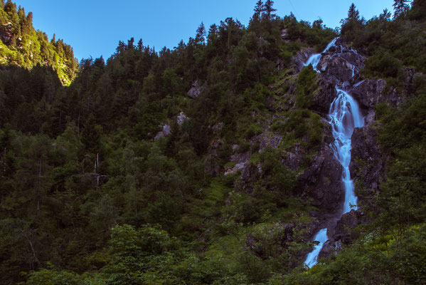 Wasserfall, rechts davon ist der Aufstieg zur Hans Wödl Hütte