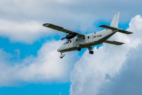 Transportflugzeug des italienischen Herstellers SIAI-Marchetti Das Flugzeug ist bei der slowenischen „Aviofun“ im Dienst, wo mit dem Luftfahrzeugkennzeichen S5-CAM Fallschirmspringer abgesetzt werden. Basis ist hauptsächlich der Flughafen Graz. 