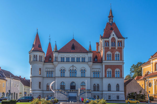 Musikschule, ehem. Sparkasse, Villa Hold