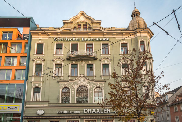 Jakominiplatz 13 Graz Monumentales Haus mit reich gegliederter, stuckierter Fassadengestaltung im Übergangsstil vom Späthistorismus zum Jugendstil. 1909  errichtet