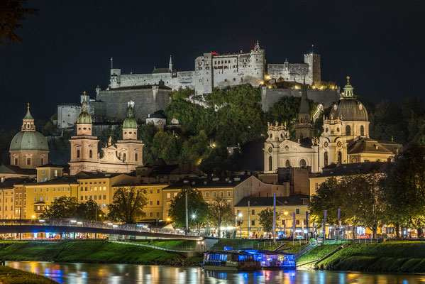 Salzach, Altstadt (Domviertel) und die mächtige Festung Hohensalzburg