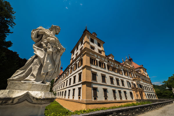 Statue mit Schloss