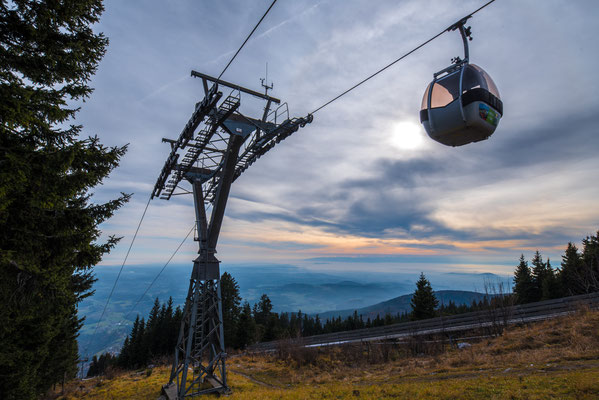 Letzte Seilbahnstütze vor der Bergstation. Objektiv: Sigma 12-24mm Art.  (14mm)