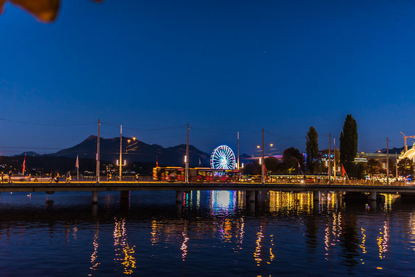 Blick über die Seebrücke zum Riesenrad