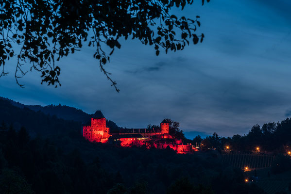 Die Burg Deutschlandsberg zur Blauen Stunde