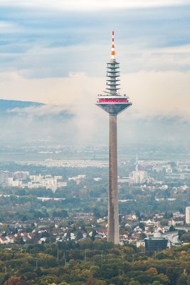 Der Europaturm ist ein Fernmeldeturm in Frankfurt am Main. Er ist mit 337,5 m Höhe nach dem Berliner Fernsehturm der zweithöchste Deutschlands