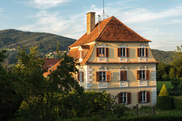 Wohnhaus neben der Kirche