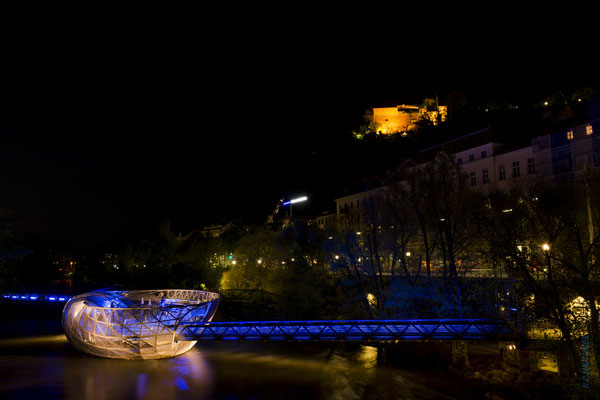 Graz Murinsel mit Schlossberg