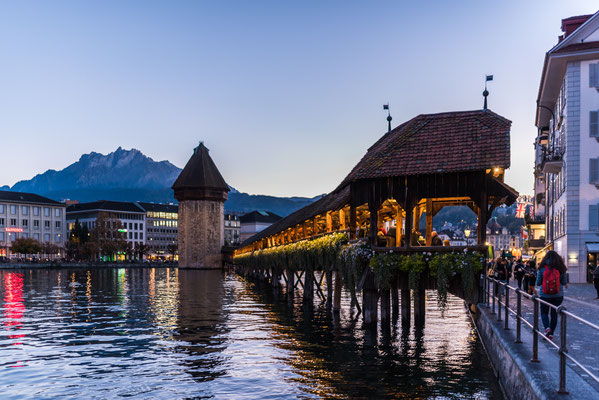 Kapellbrücke in der Dämmerung