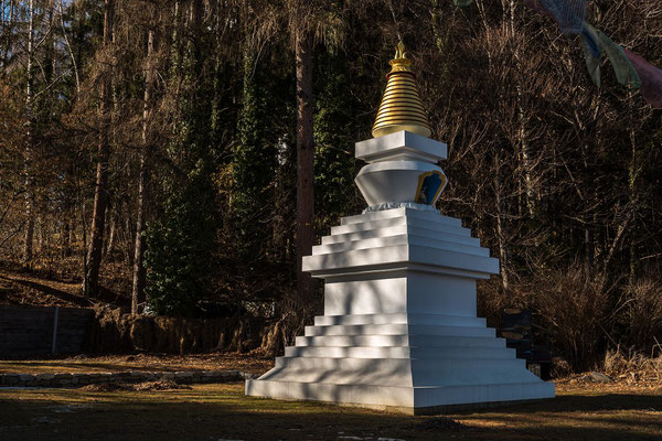  Der Stupa  oder Pagode am Ortsrand von St. Radegund