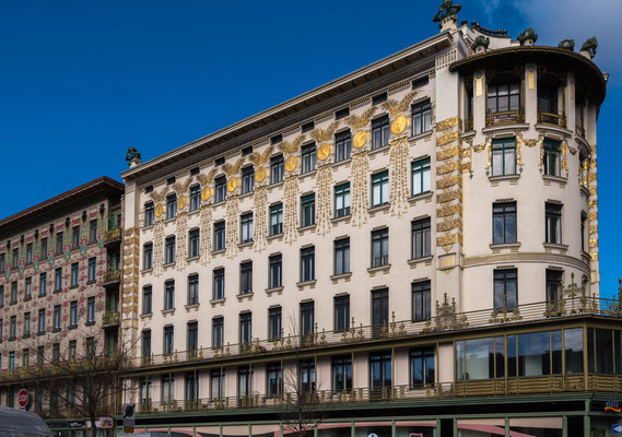 Linke Wienzeile 38  von Otto Wagner, mit goldenen Ornamenten von Koloman Moser