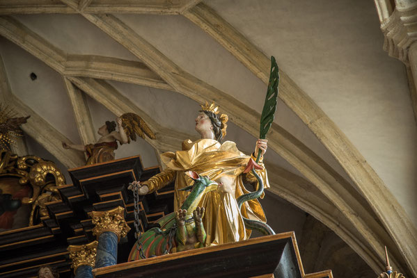 Hochaltar mit Statue von Ägyd Meixner