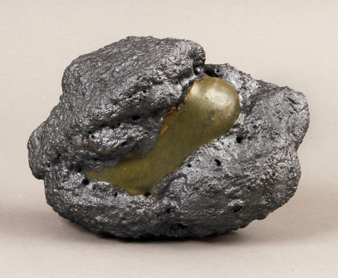 20x13x8 cm disponible sur https://www.terre-et-terres.com/boutique/categorie-ceramique/sculpture/
