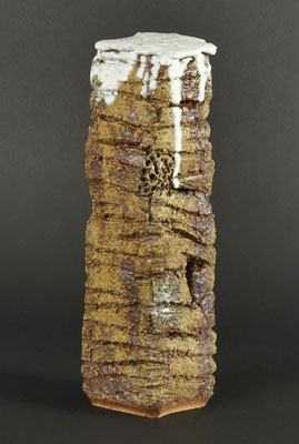 Tour de guêt. 36x10x10 recto disponible sur https://www.terre-et-terres.com/boutique/categorie-ceramique/sculpture/