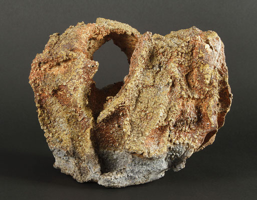 Egueulé 1 21x24x14 recto disponible sur  https://www.terre-et-terres.com/boutique/categorie-ceramique/sculpture/