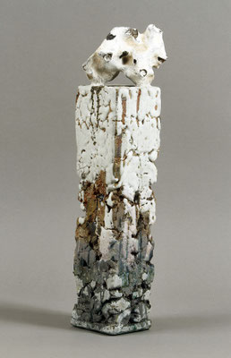 Pieds nus sur la terre sacrée  disponible sur https://www.terre-et-terres.com/boutique/categorie-ceramique/sculpture/