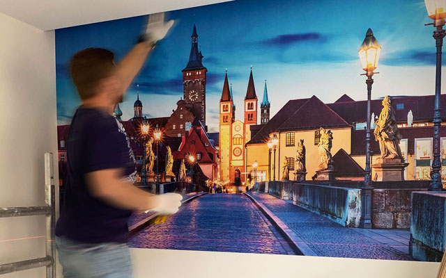 Eigene Fototapete drucken und selbst gestalten; Mein Foto auf Tapete drucken, selbstklebende Fototapete (© WÖRLE medien, Werbetechnik Würzburg)