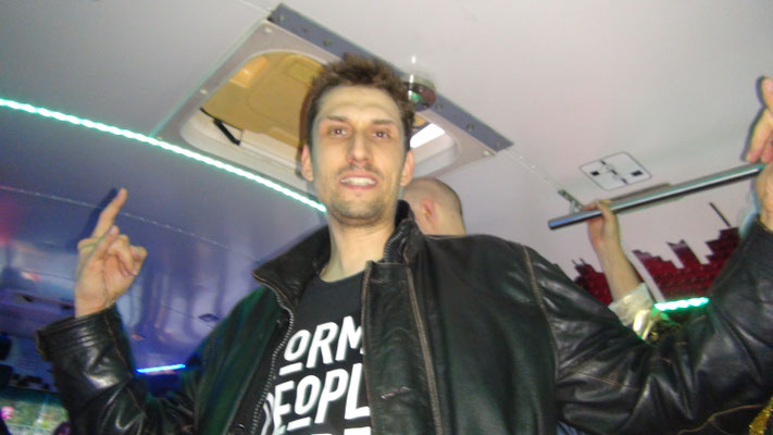 2019_"Réanimé" Musikvideo Dreh Schoolbus