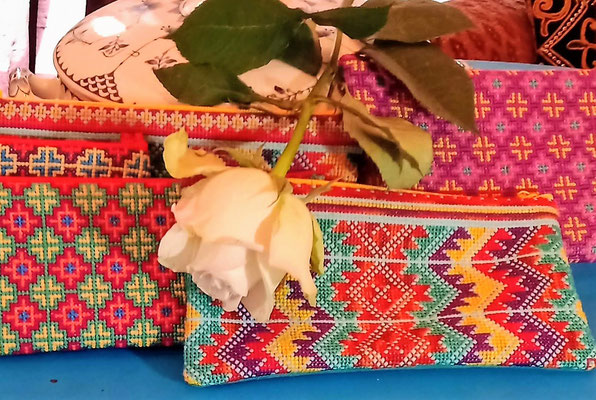 lederen etui|luxe|gebroduurd|leather pencase|embroided pencase|leather make-up bag|embroided make-up bag