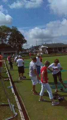 Ian and Shirley Hunter played lawn bowling in Lindsay!