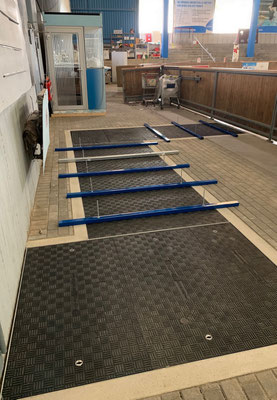Einbau von GFK-Reihenabdeckungen von EBERO KHK für Kunsteisbahn Ludwigsburg