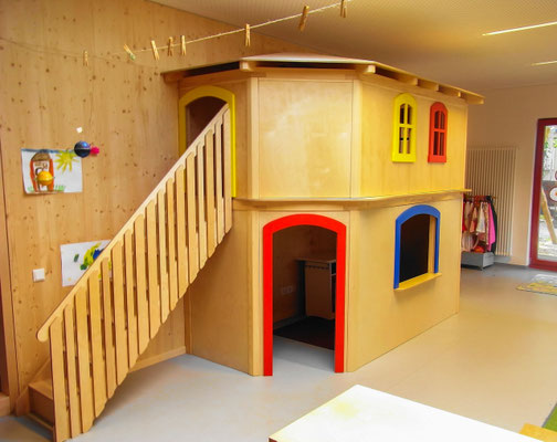 Spielhaus einer Kita in Freiburg aus Massivholz