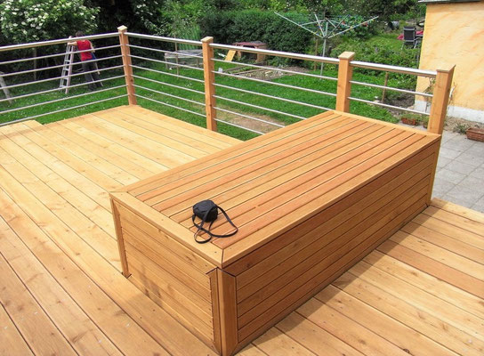 Sitzbank aus Lärche für Außenbereich auf Terrasse aus Holz