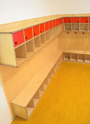 Kindergarderobe einer Kindertagesstätte