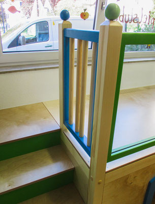 Treppenaufgang Spielebene aus Multiplexplatte