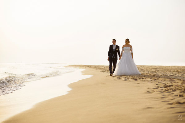 photo-mariage-couple à la plage- séance ttd- seance jour d'apres- seance trash the dress-originales-photographe-martigues-aix-marseille-13