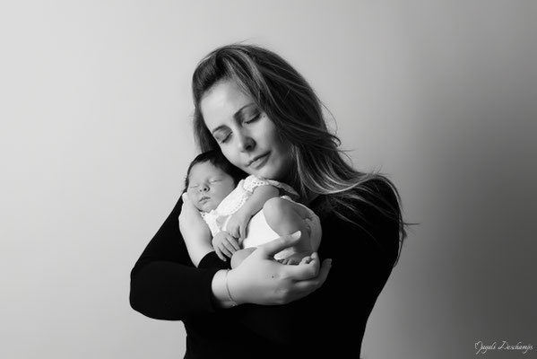 Séance photo naissance avec maman marignane