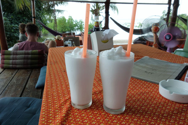 Unsere zwei Kokosnuss Shake