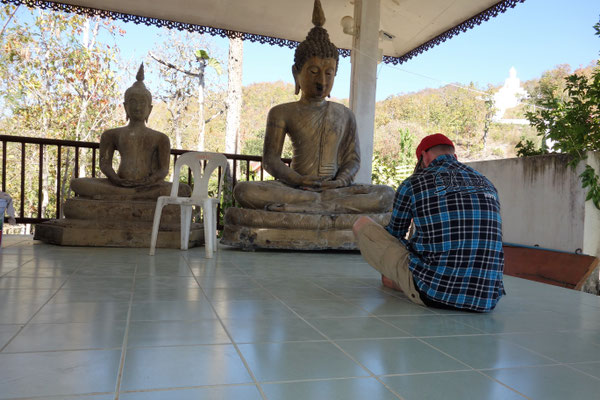 Ich vor dem Buddha