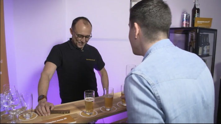 Biersommelier Karsten Morschett testet das neue Tesla-Bier im TV für RTL