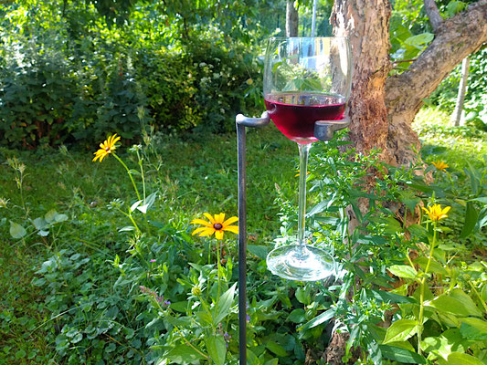Weinglashalter für den Garten