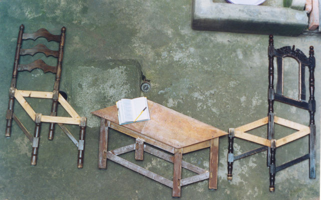 "Aún todavía. Un mobiliario paradójico". Muebles intervenidos. 2004