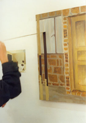 Interior con lampara caida + Puerta y fachada. Acrílico, óleo y cinta adhesiva sobre lienzo. 70 cm X 90 cm. 2001